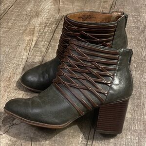 Sofft Dark Green and Brown Ankle Boots size 8.5